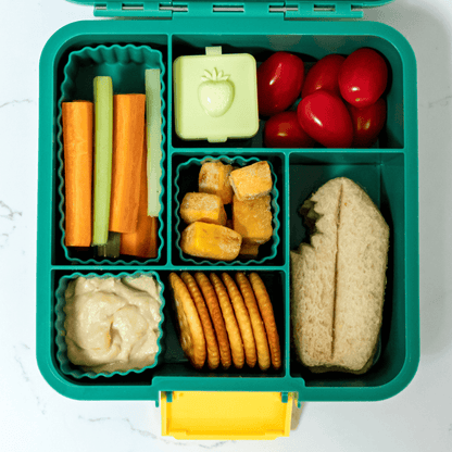 MONTII.CO Lunch Punch Sandwich Cutters | Shark-1973194231405219843